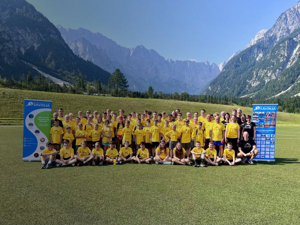 Poletni namiznoteniški kamp Planica – skupinska fotografija udeležencev in trenerjev