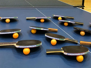 Oprema za namizni tenis pripravljena za otroški tečaj